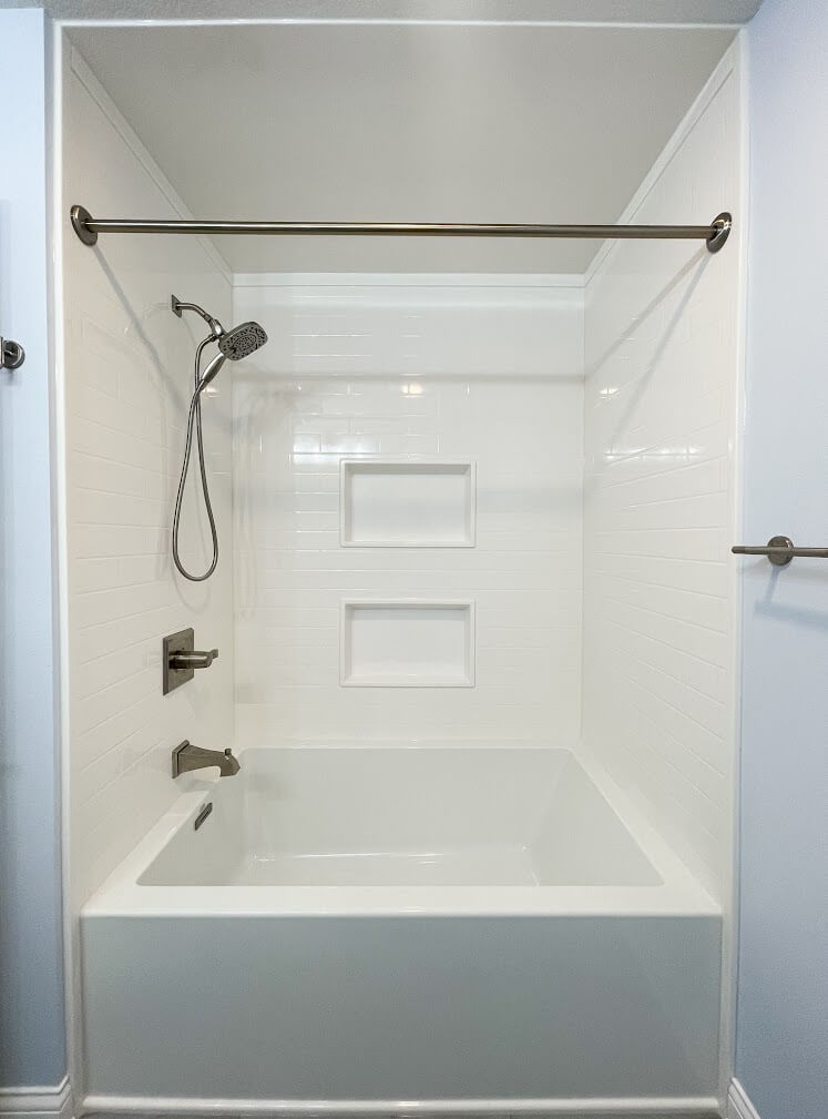 Bathtub remodel with acrylic surround installed by AZ Fast Bath in the East Valley
