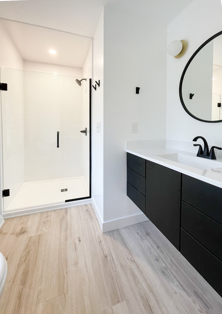 az fast bath modern shower remodel arizona Modern walk-in shower remodel by AZ Fast Bath in Arizona